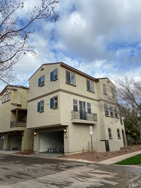 Building Photo - 1636 E Dogwood Ln