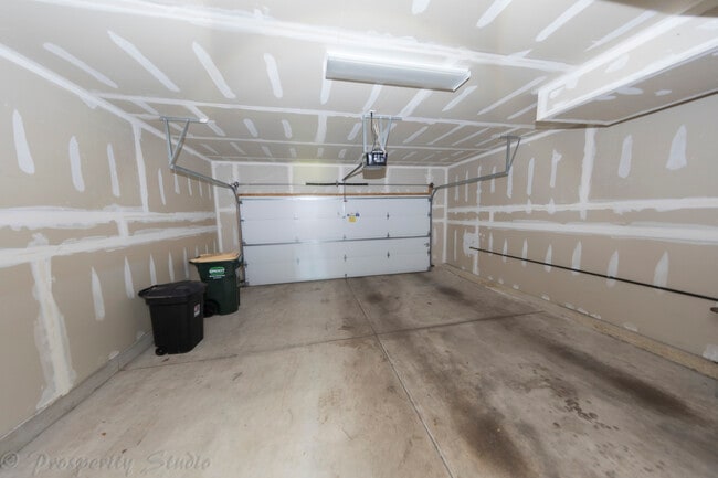 Building Photo - 636 Hawley Dr