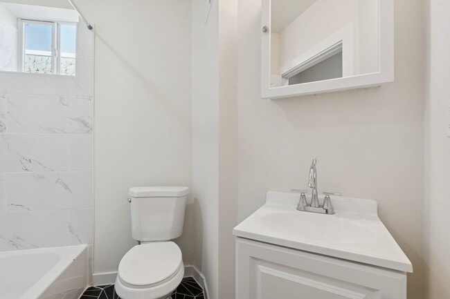 Building Photo - 1828 E Pacific St