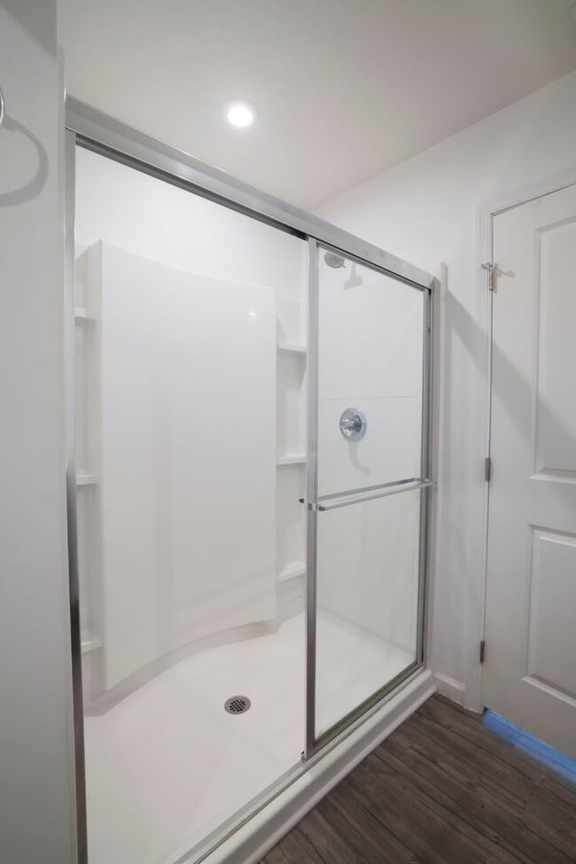 Building Photo - Upscale Home On Queens Mill Ct AVAILABLE NOW!