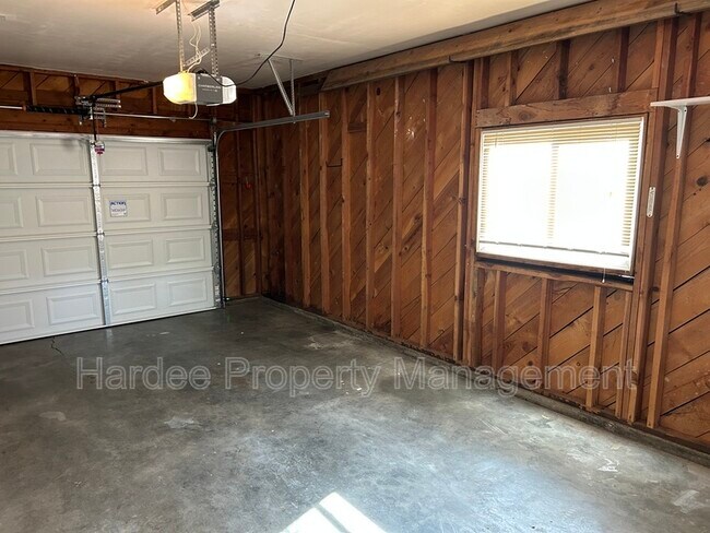 Building Photo - 1835 Broadmoor Dr