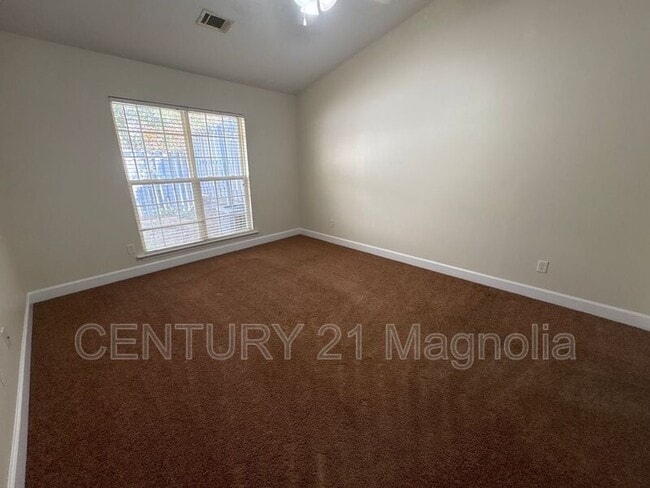 Building Photo - 303 Caldwell Cir