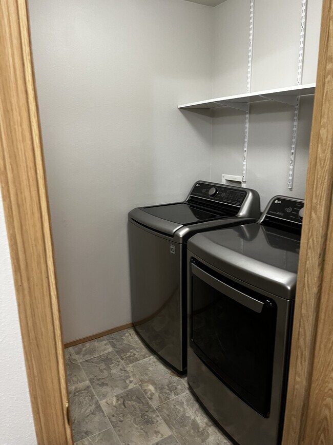 Building Photo - 9982 Greenleaf Loop SE