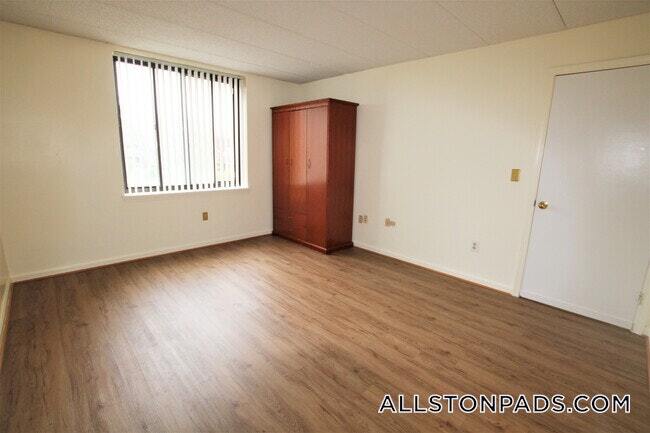 Building Photo - 85 Brainerd Rd