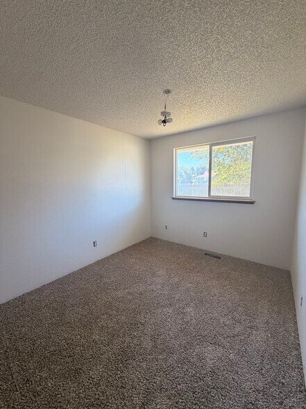 Building Photo - 1001 S Zillah Ct