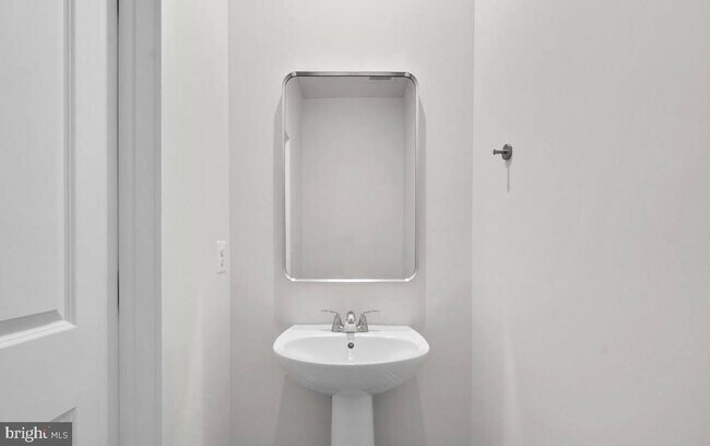 Building Photo - 127 Heyford Dr