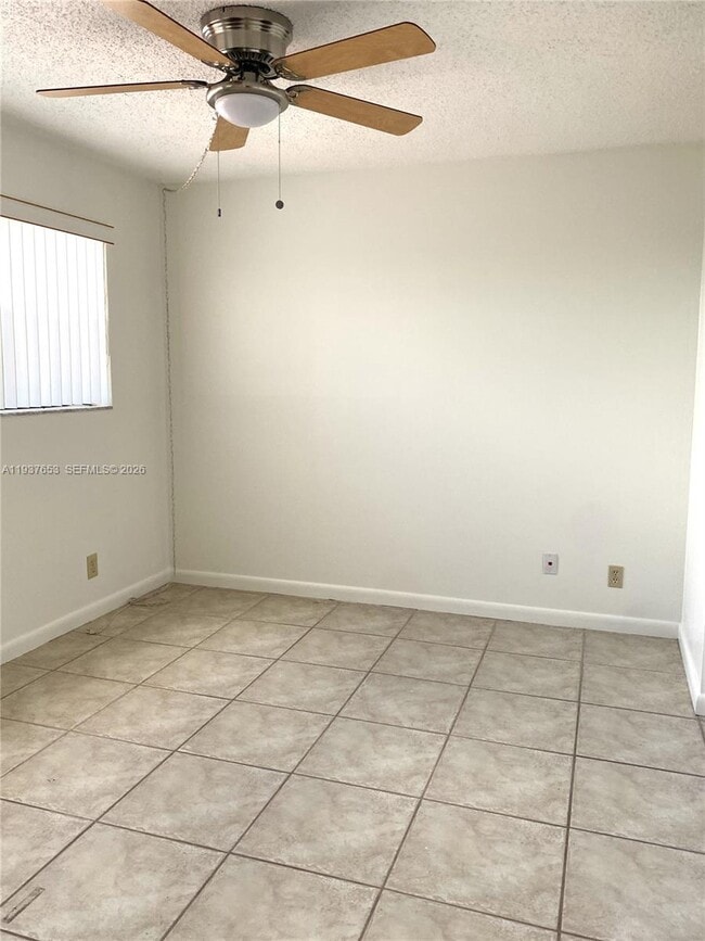 Building Photo - 2322 S Cypress Bend Dr