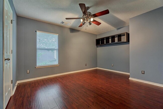 Building Photo - 8406 Oak Villa Ct