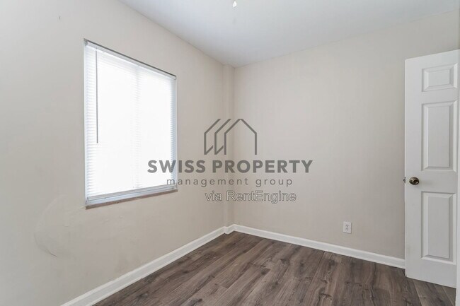 Building Photo - 1436 Oakwood Ave