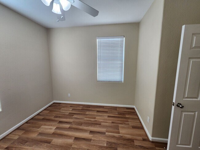 Building Photo - Inviting and Warm 3 Bedroom 2 Bath Home in Newman CA