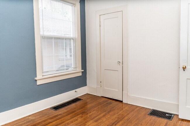 Building Photo - 1105 Hamilton Way