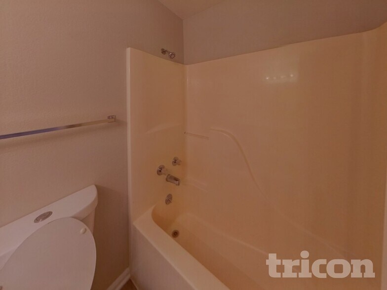 Building Photo - 308 N 46th Ave