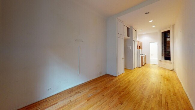 Building Photo - 315 E 93rd St