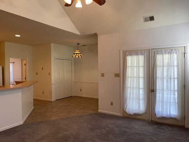 Building Photo - Beautiful 4-Bedroom Ranch in Courthouse Es...