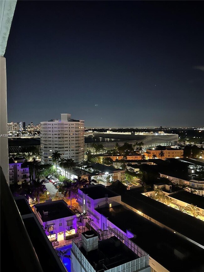 Building Photo - 1800 Collins Ave