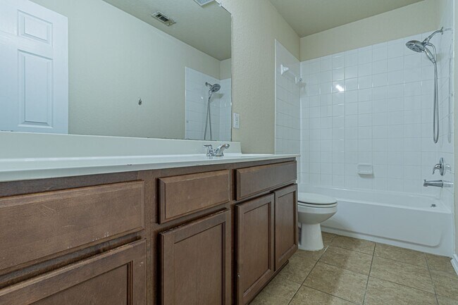 Building Photo - Great 4 bedroom 2.5 bath in Wildhorse