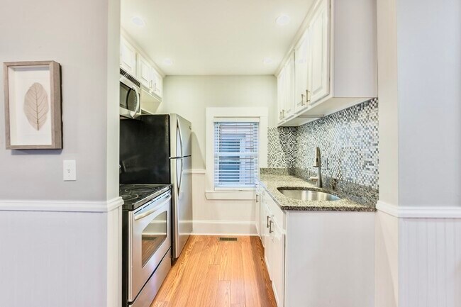 Building Photo - 10 Berkshire Pl