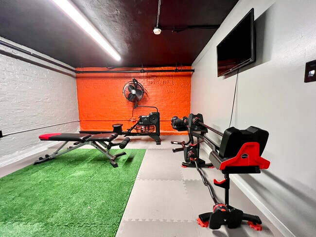 Building Photo - 18 The Cres