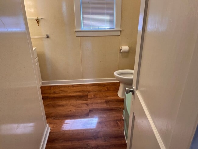 Building Photo - For Rent: Charming Newly Renovated 2-Bedroom Home