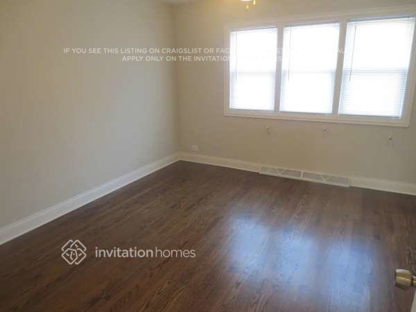 Building Photo - 8228 S Christiana Ave