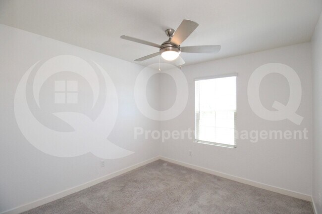 Building Photo - 2540 W La Salle St