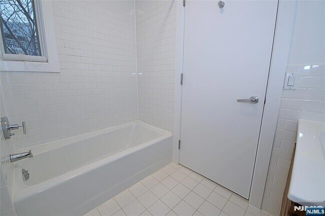 Building Photo - 11 Vela Way