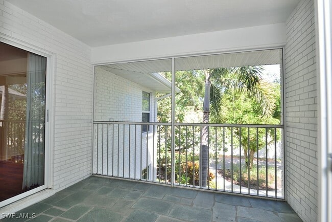 Building Photo - 800 S Golf Dr