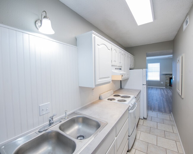 Building Photo - 2305 E Kantz Cv