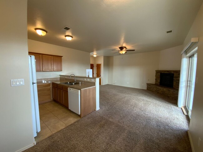 Building Photo - 3 Bedroom Town home Near 4th Street SW & B...