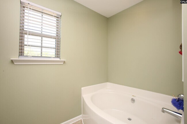 Building Photo - 649 Teaberry Dr