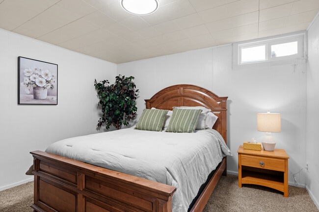 Building Photo - 428 Edwards Ave