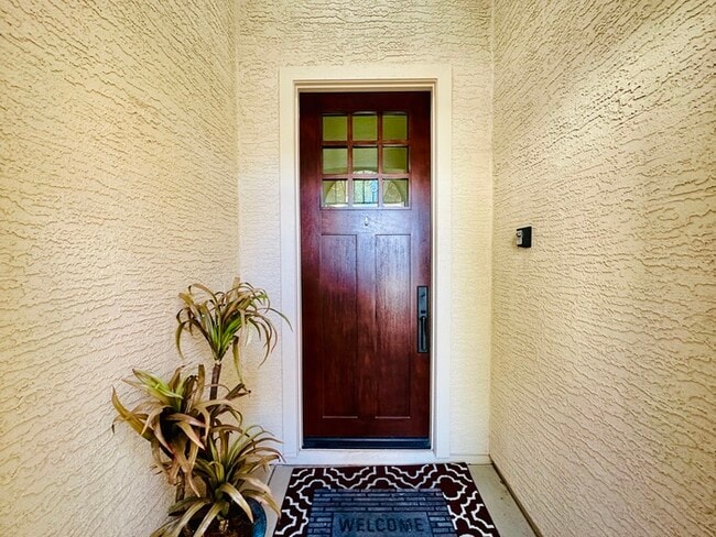 Building Photo - Long Term Fully Furnished 2 Bedroom with D...