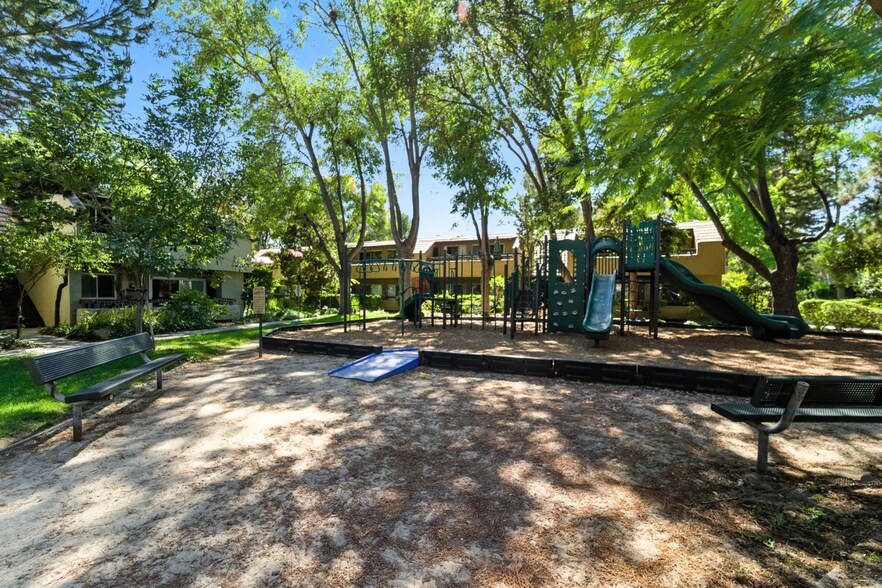Building Photo - 303 Tradewinds Dr