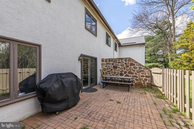 Building Photo - 114 Pinecrest Ln