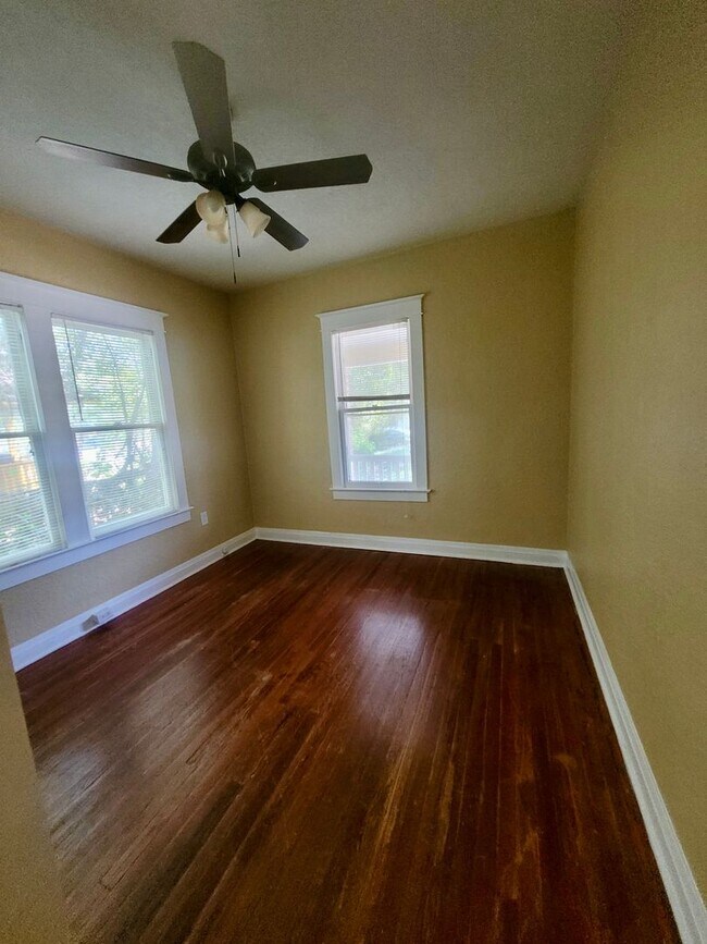 Building Photo - Charming 2 bed 1 bath in Historic District...