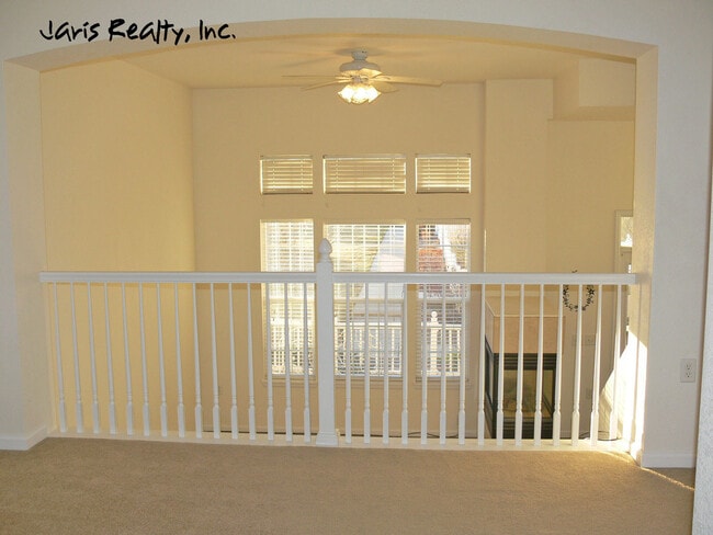Building Photo - Fabulous Dual-Suite Red Hawk Town-home w/G...