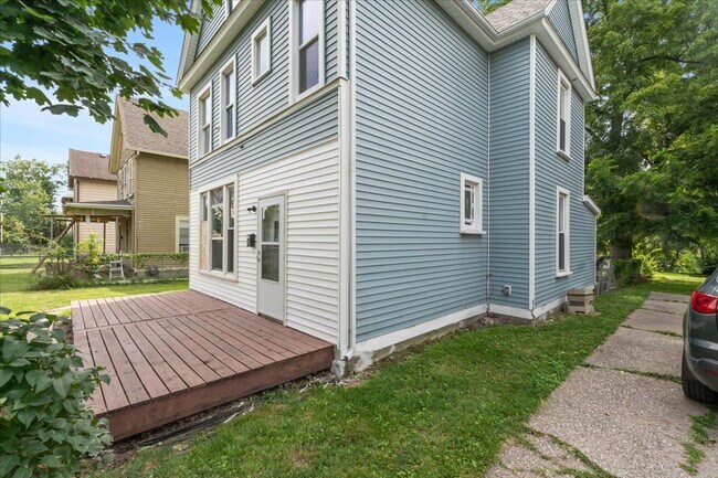 Building Photo - 1218 Brown St