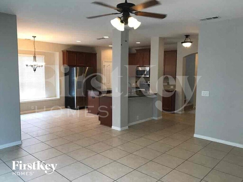 Building Photo - 612 Celeste Ln