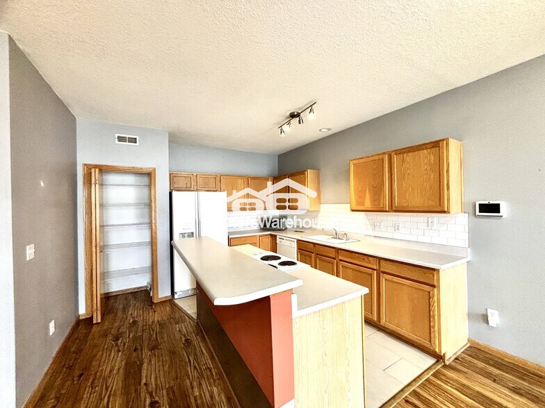 Building Photo - 950 67th St