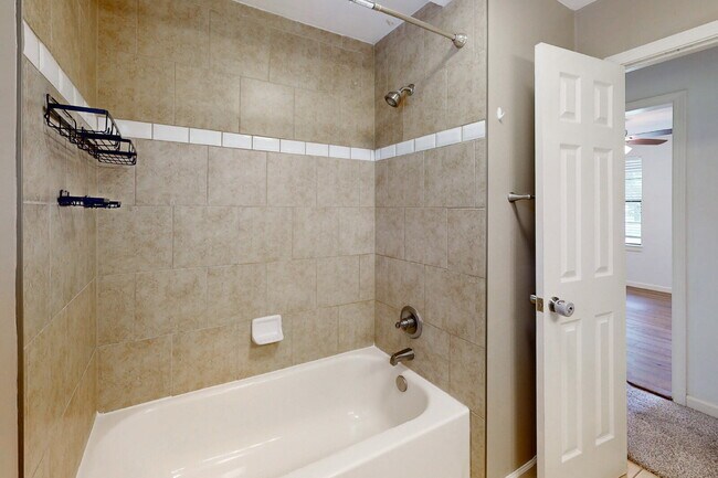 Building Photo - 2304 Staunton Dr