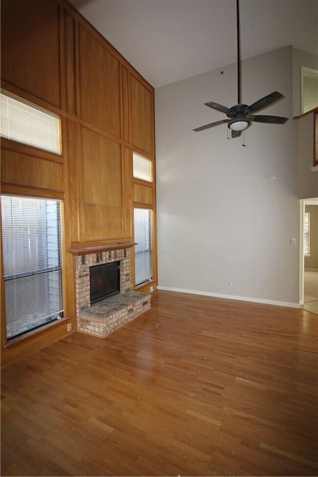 Building Photo - 2 Bedroom, 2 Bath  in Bryan Place