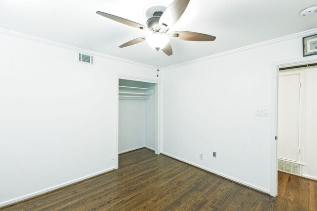 Building Photo - 11137 Sinclair Ave