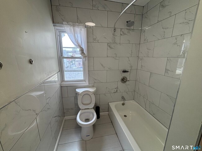 Building Photo - 241 Lewis St