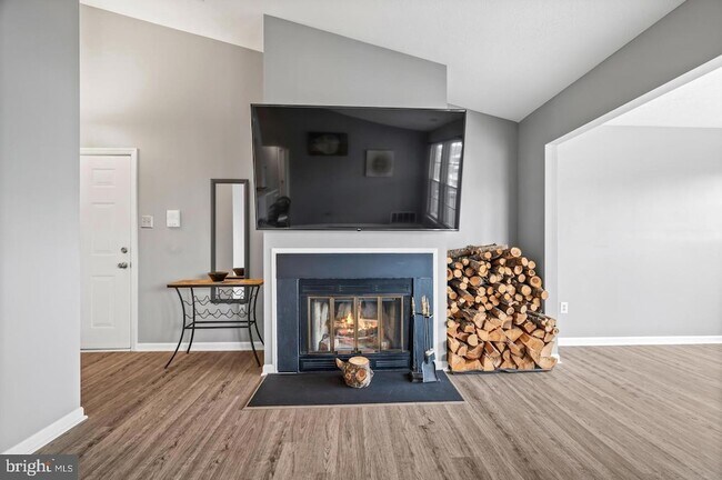 Building Photo - 611 Himes Ave