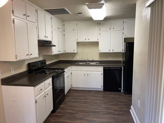 Building Photo - PORTLAND TOWNHOMES
