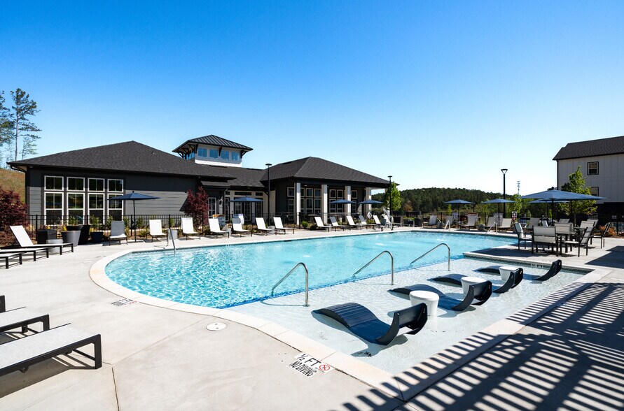 Advenir at Mallory Lake 1300 S Davis Rd Lagrange GA 30241 Apartment