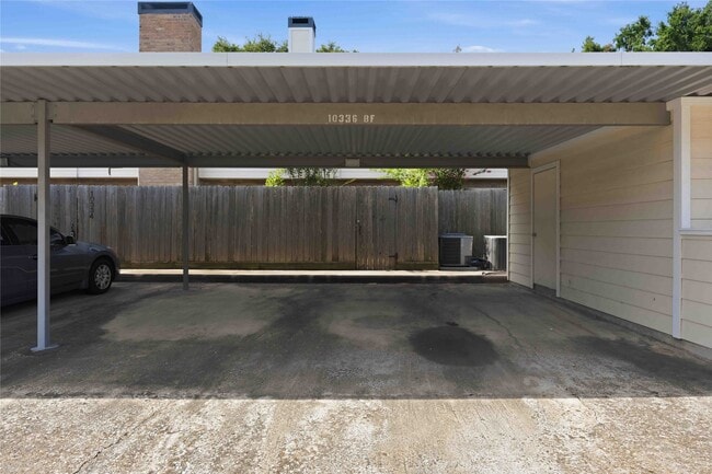 Building Photo - 10336 Briar Forest Dr