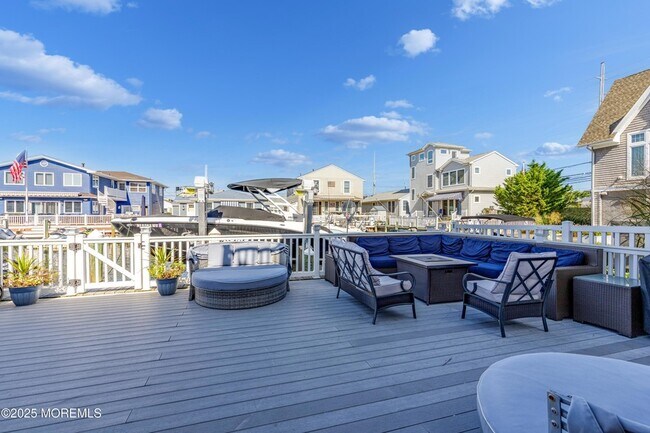 Building Photo - 206 N Lagoon Rd