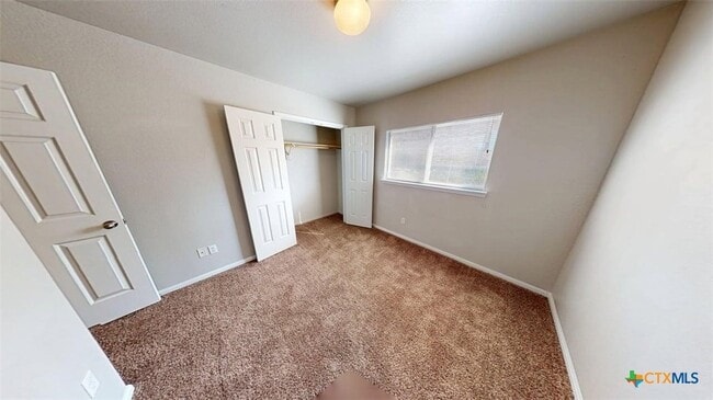 Building Photo - 601 Cattail Cir