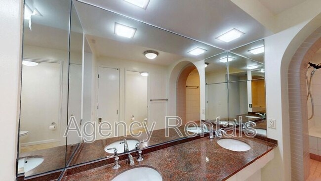 Building Photo - 425 South St